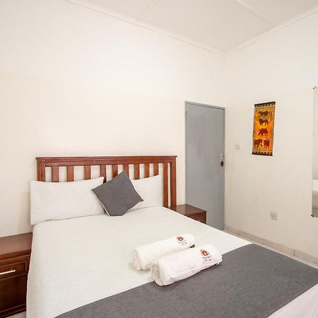 Wood Road Guest Lodge Victoria Falls Esterno foto