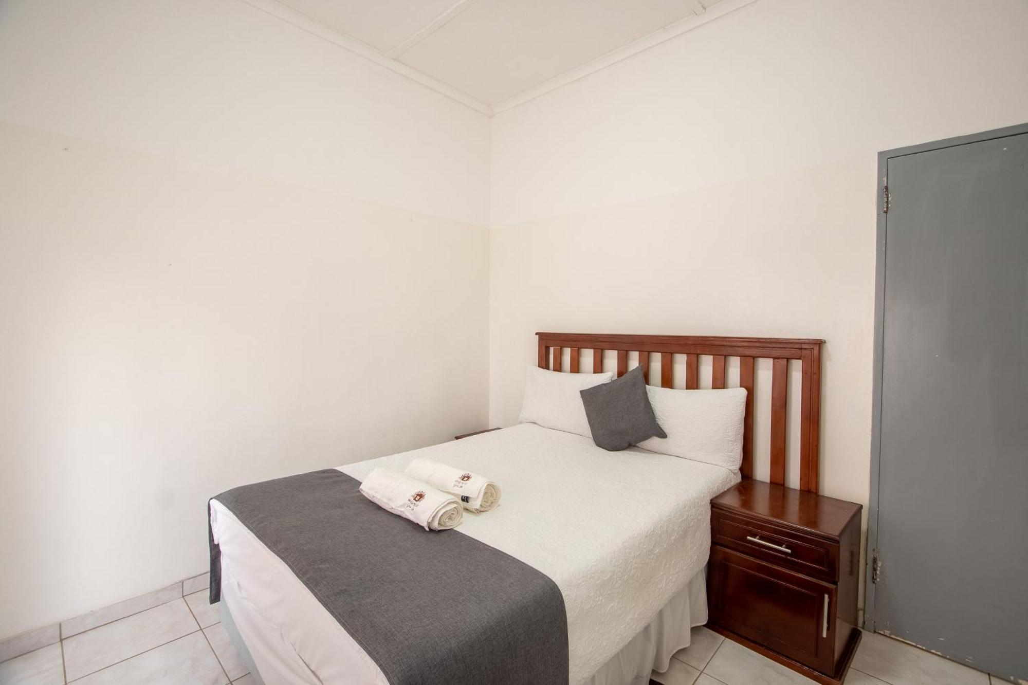Wood Road Guest Lodge Victoria Falls Esterno foto