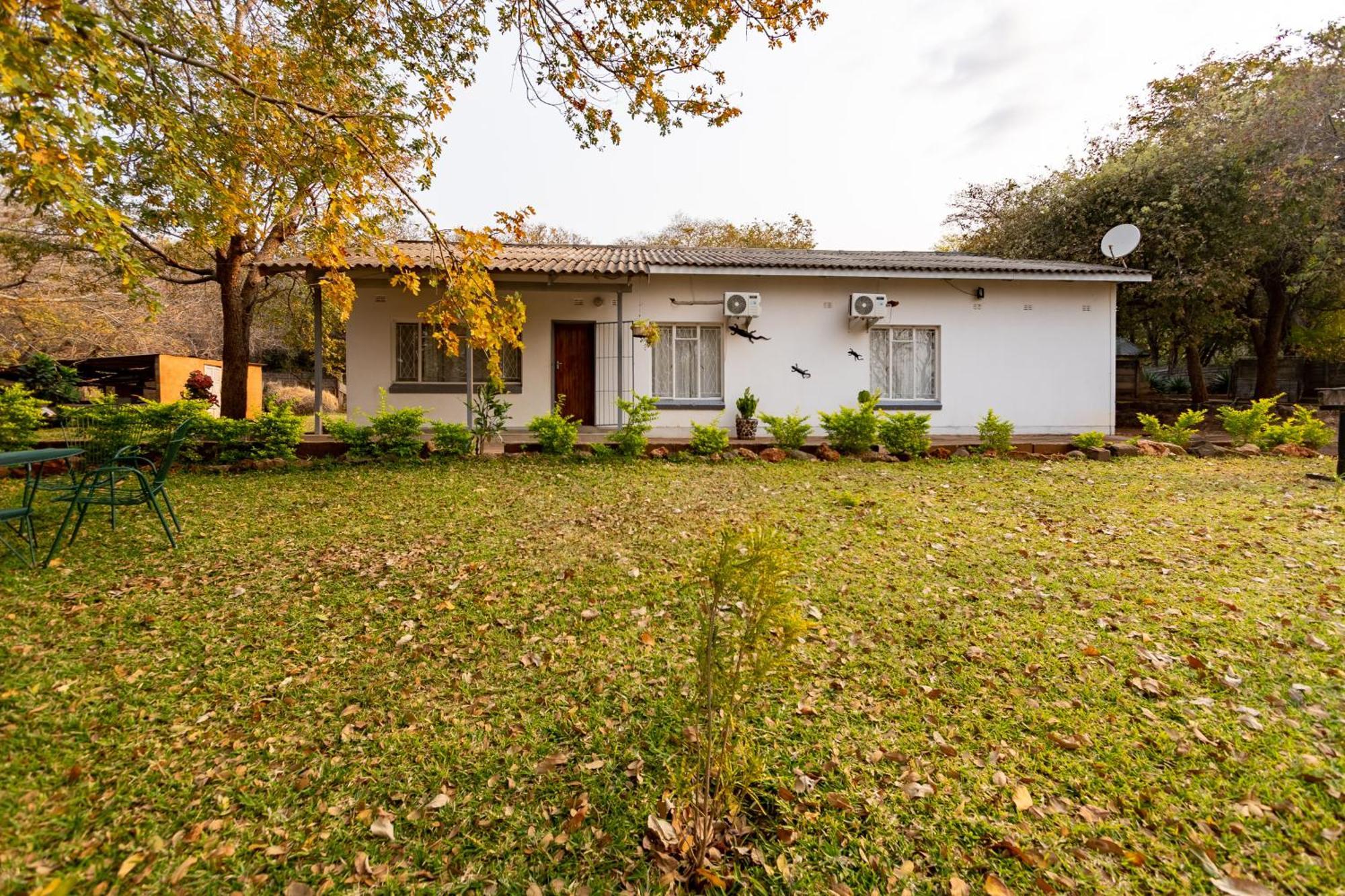 Wood Road Guest Lodge Victoria Falls Esterno foto